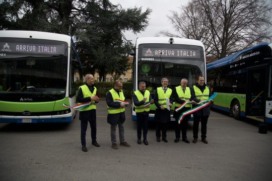 arriva italia ha presentato 5 nuovi bus elettrici a brescia